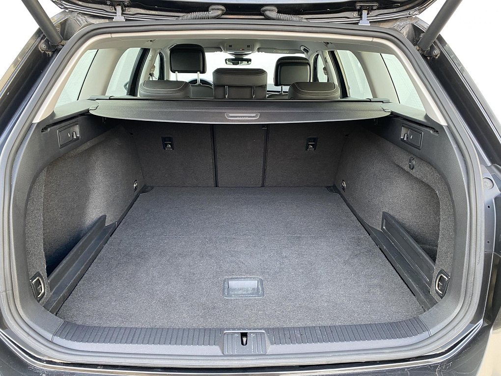 Volkswagen Passat 1.6 TDi Elegance