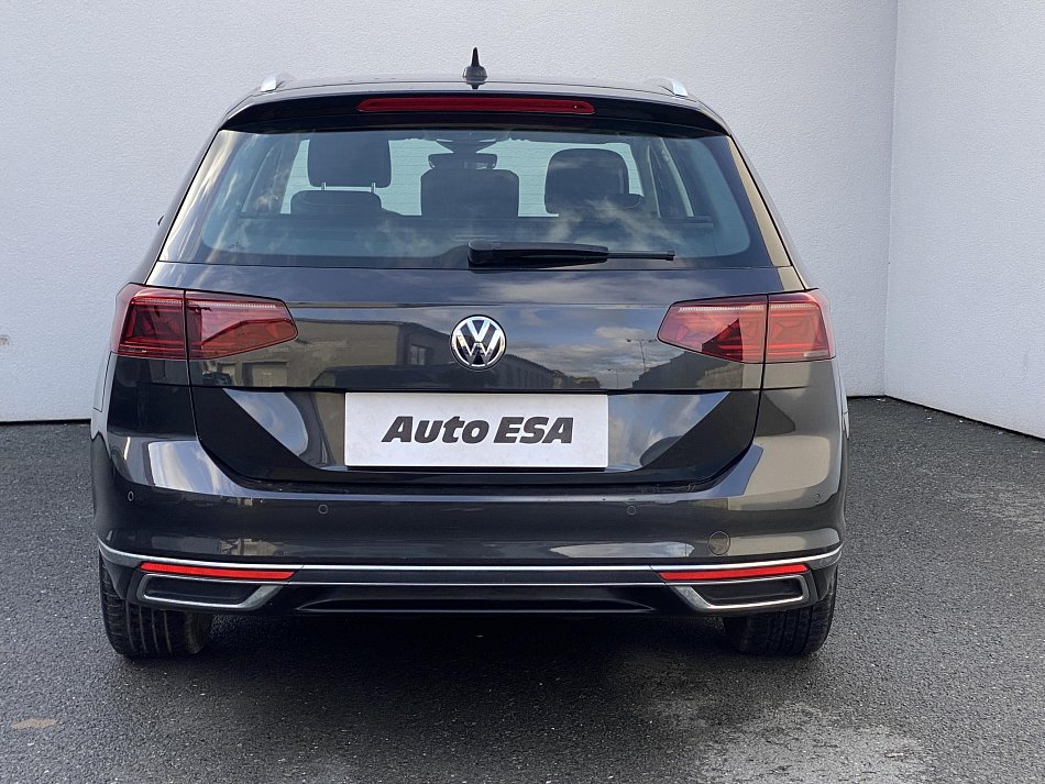 Volkswagen Passat 1.6 TDi Elegance
