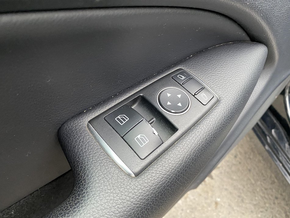 Mercedes-Benz Třída C 1.6i  C180