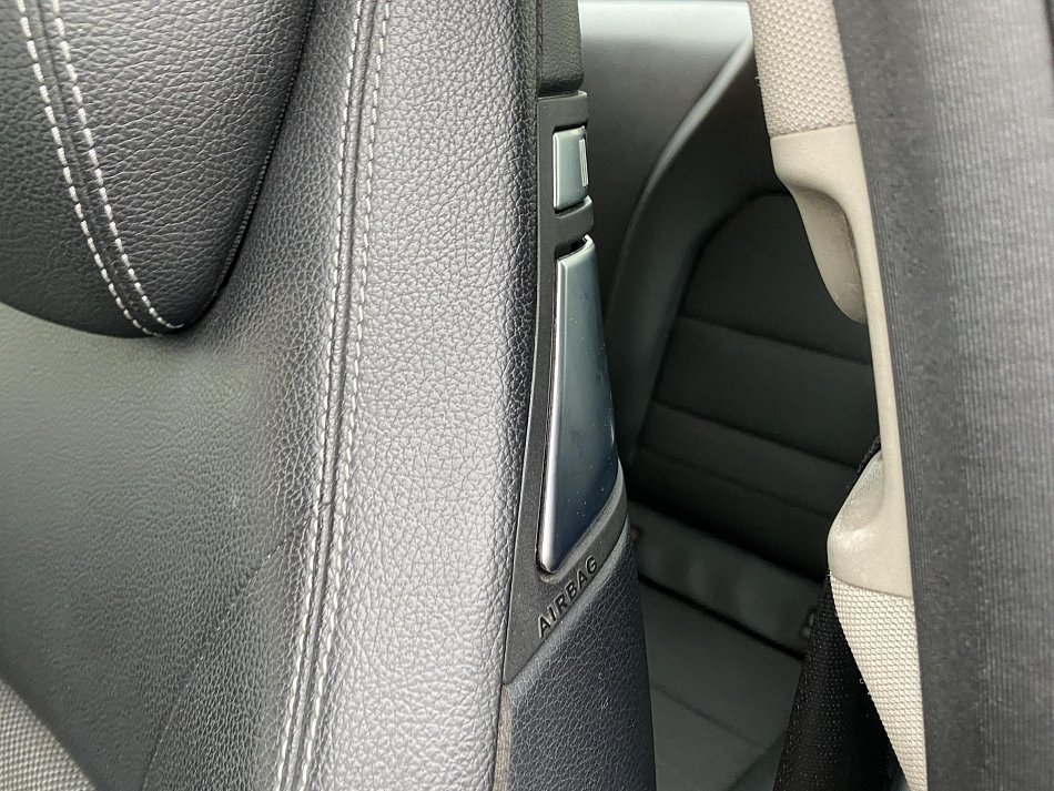 Mercedes-Benz Třída C 1.6i  C180