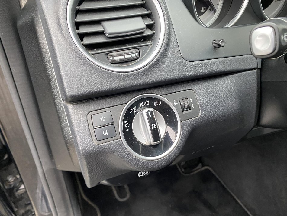 Mercedes-Benz Třída C 1.6i  C180