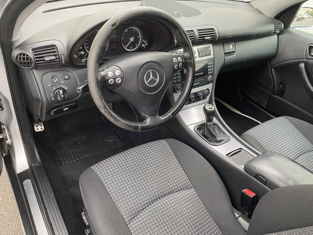 Mercedes-Benz Třída C 2.2CDi 