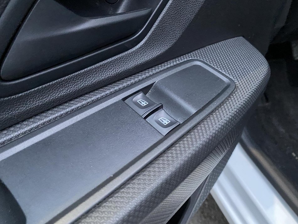 Dacia Sandero 1.0 i Essential