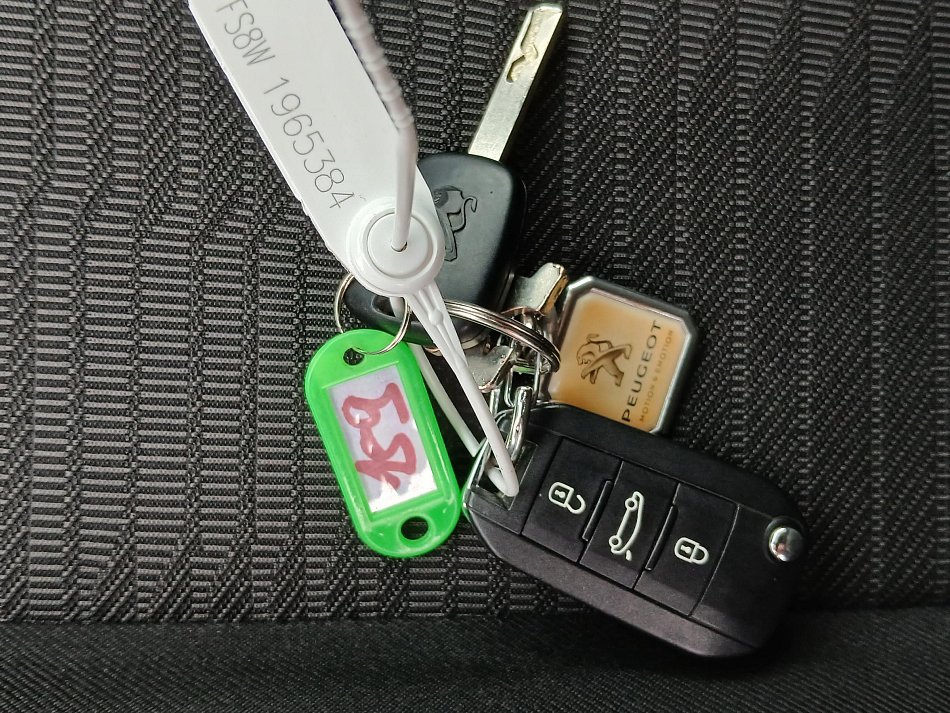 Peugeot 301 1.2 PT Allure