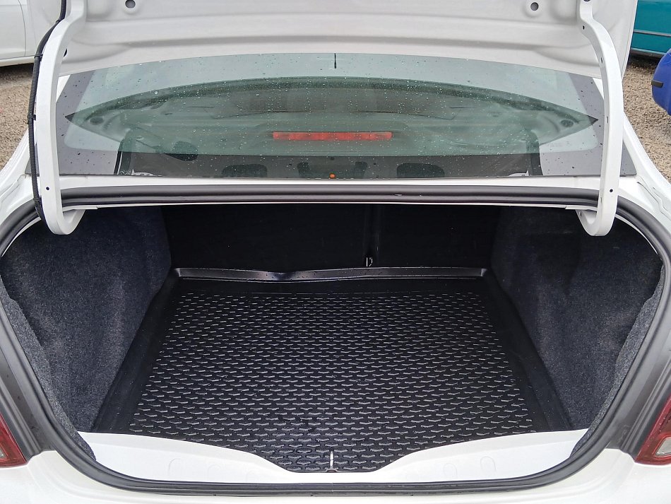 Peugeot 301 1.2 PT Allure