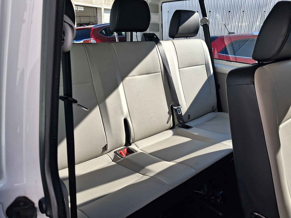 Volkswagen Transporter 2.0TDi  L2 9míst