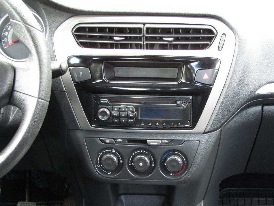 Peugeot 301 1.2 i 