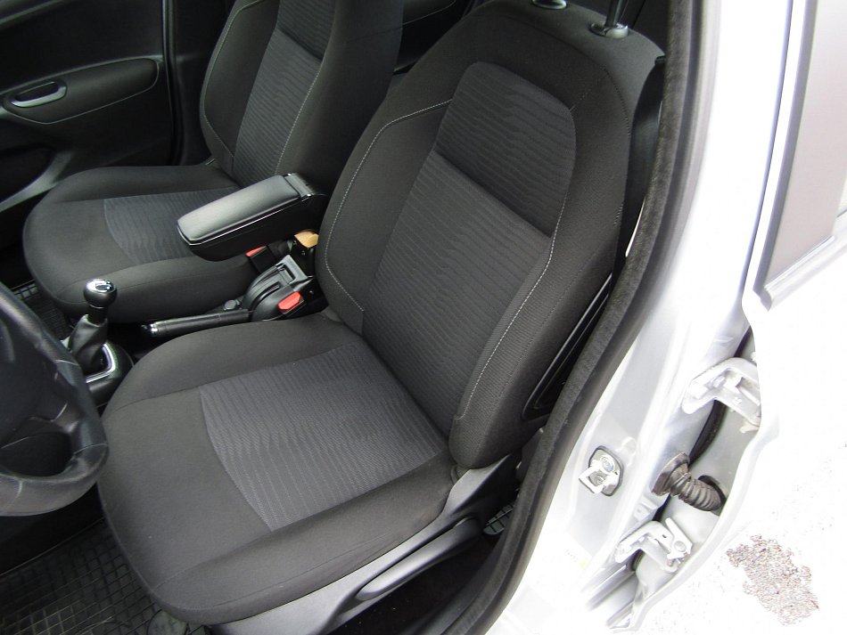 Peugeot 301 1.2 i 