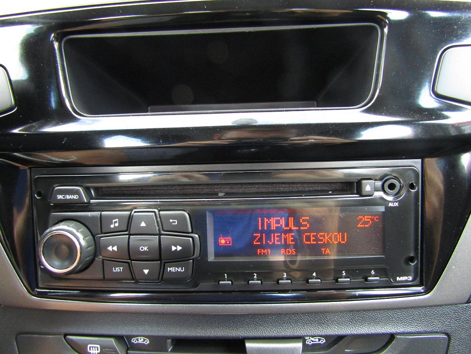 Peugeot 301 1.2 i 