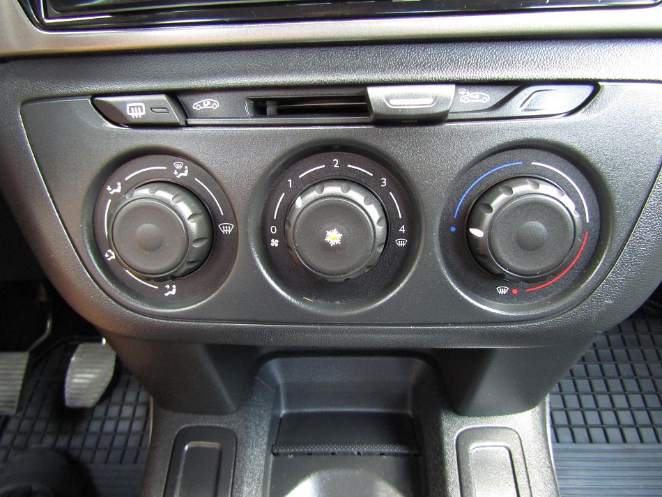 Peugeot 301 1.2 i 