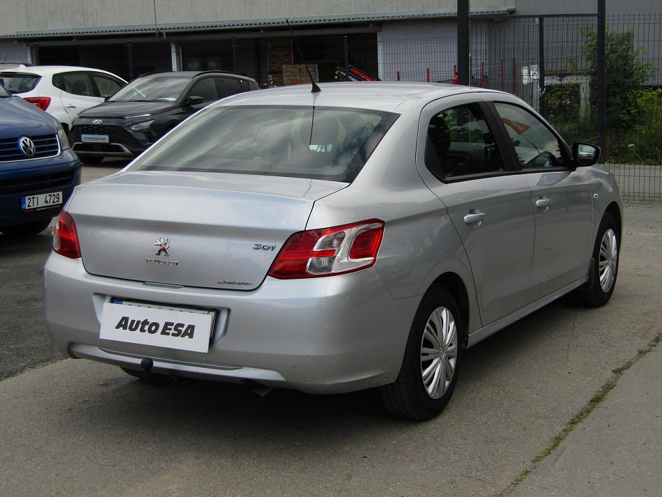 Peugeot 301 1.2 i 