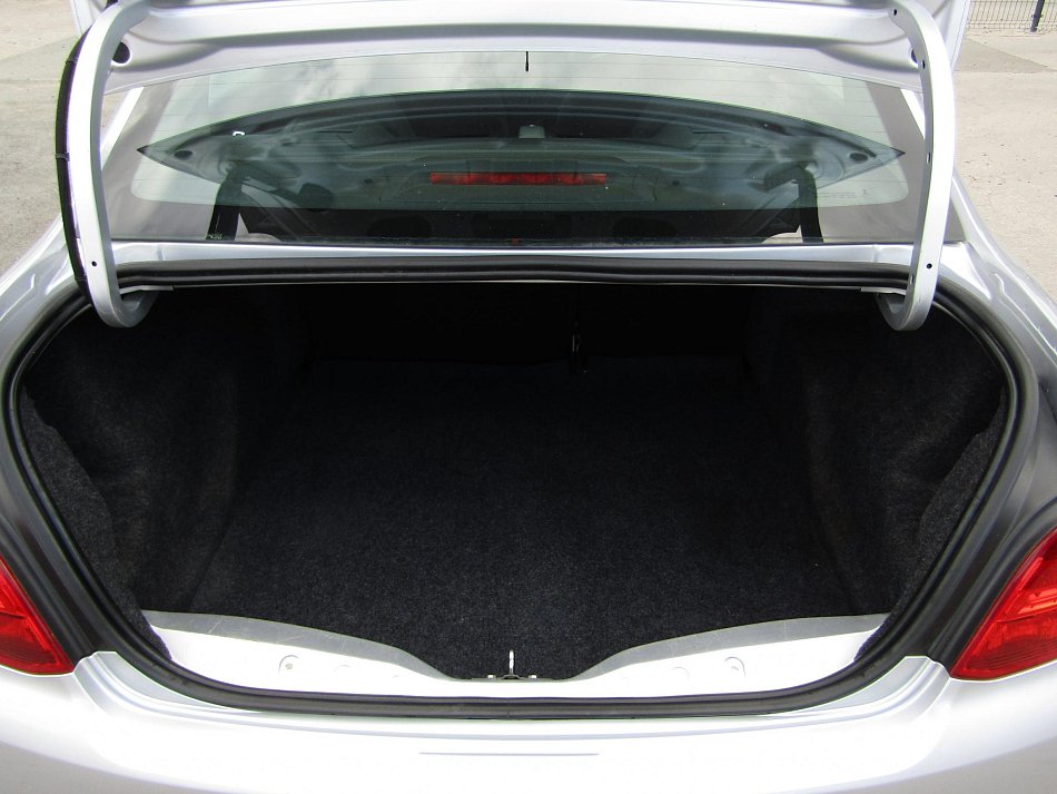 Peugeot 301 1.2 i 