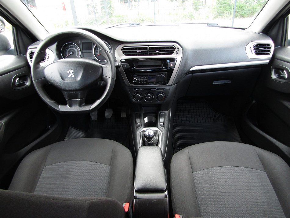 Peugeot 301 1.2 i 