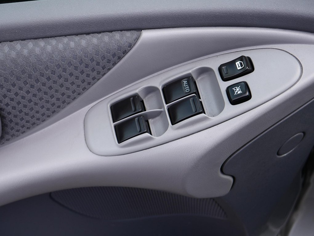 Nissan Almera Tino 1.8i 