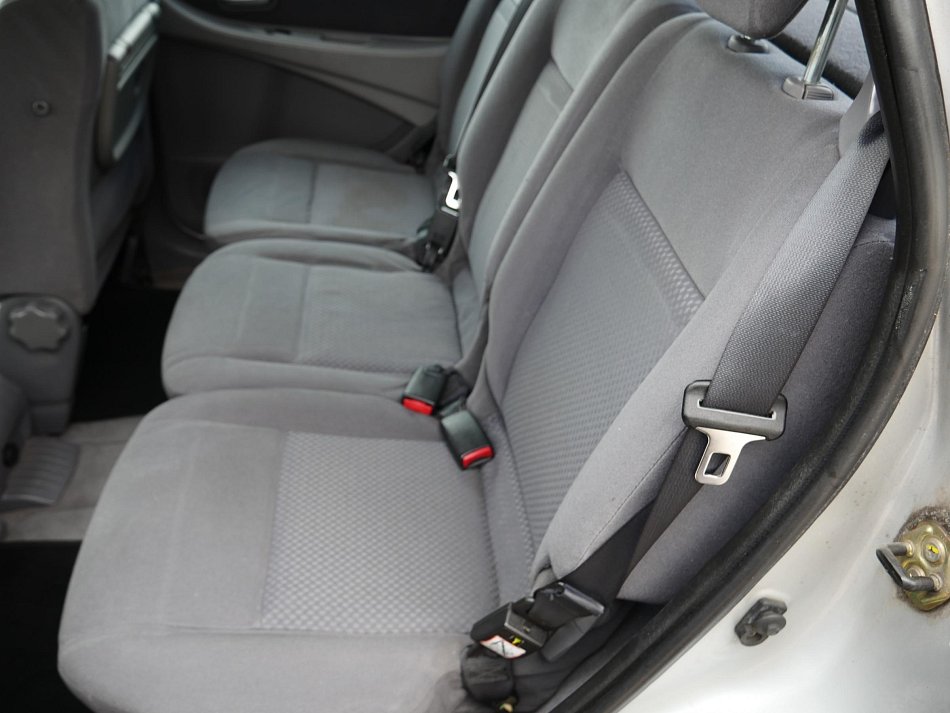 Nissan Almera Tino 1.8i 