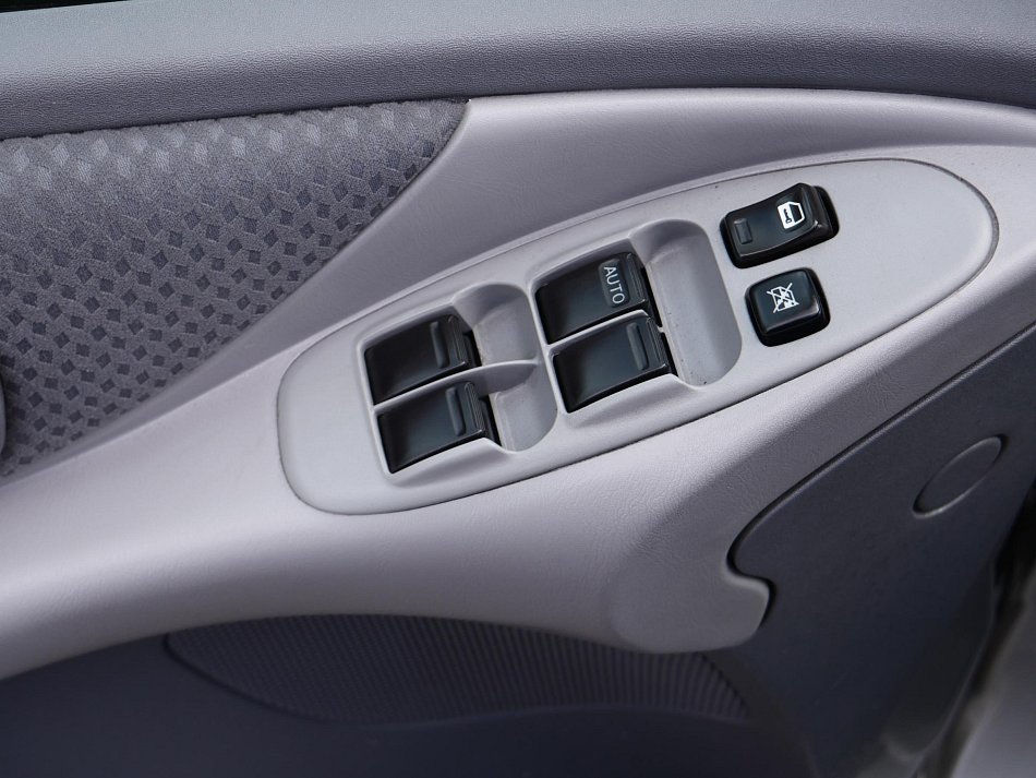 Nissan Almera Tino 1.8i 