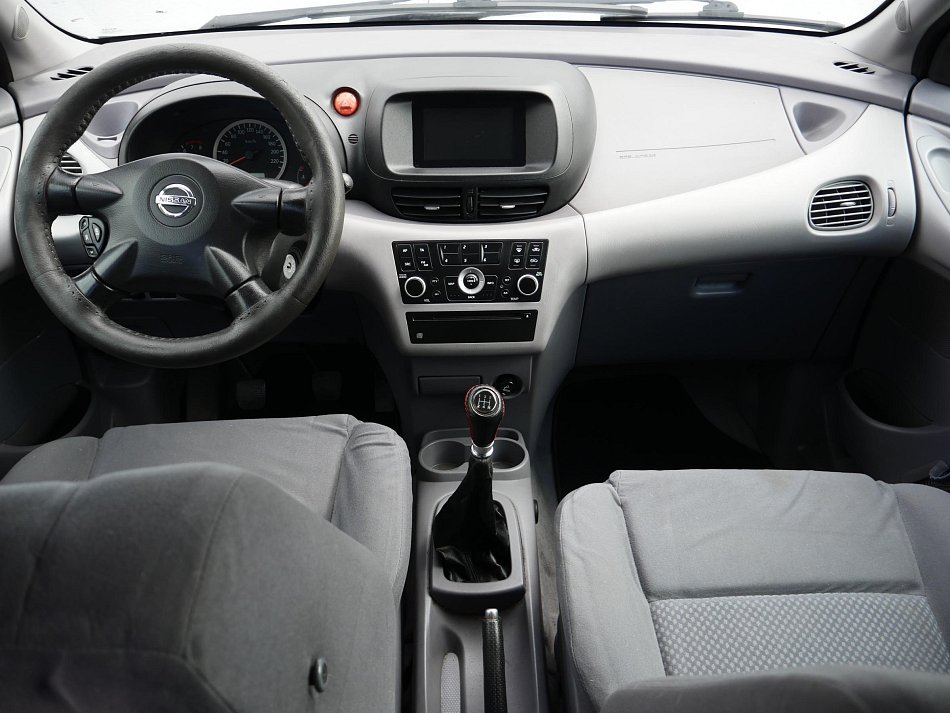 Nissan Almera Tino 1.8i 