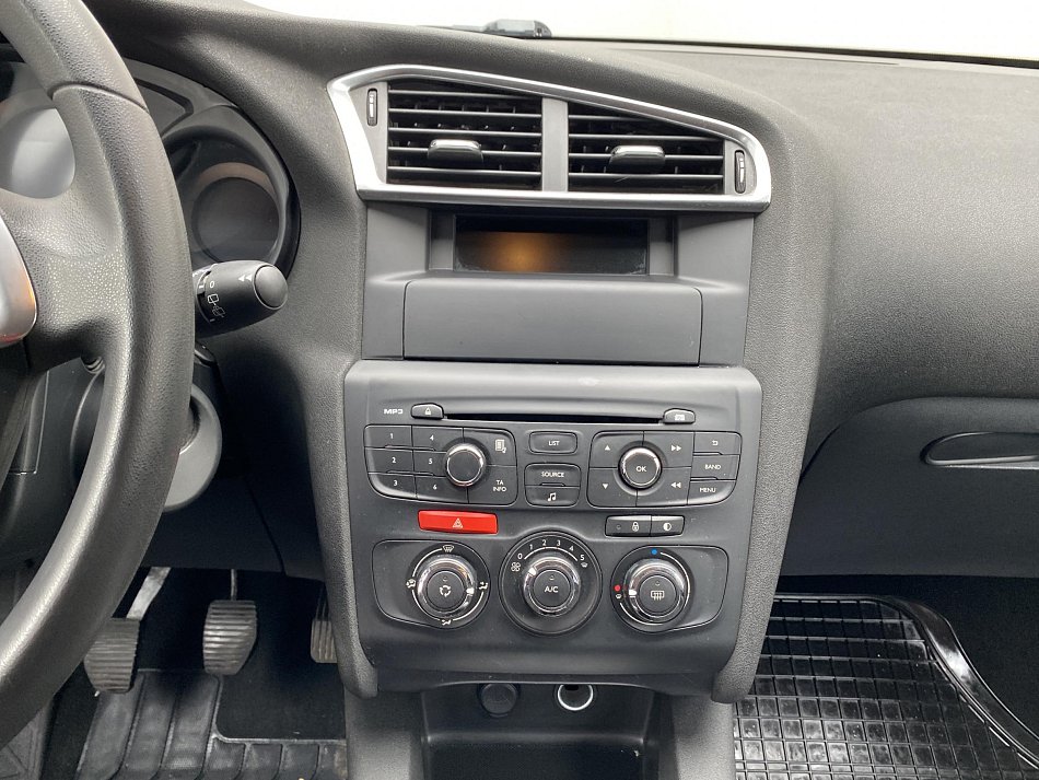 Citroën C4 1.4i 