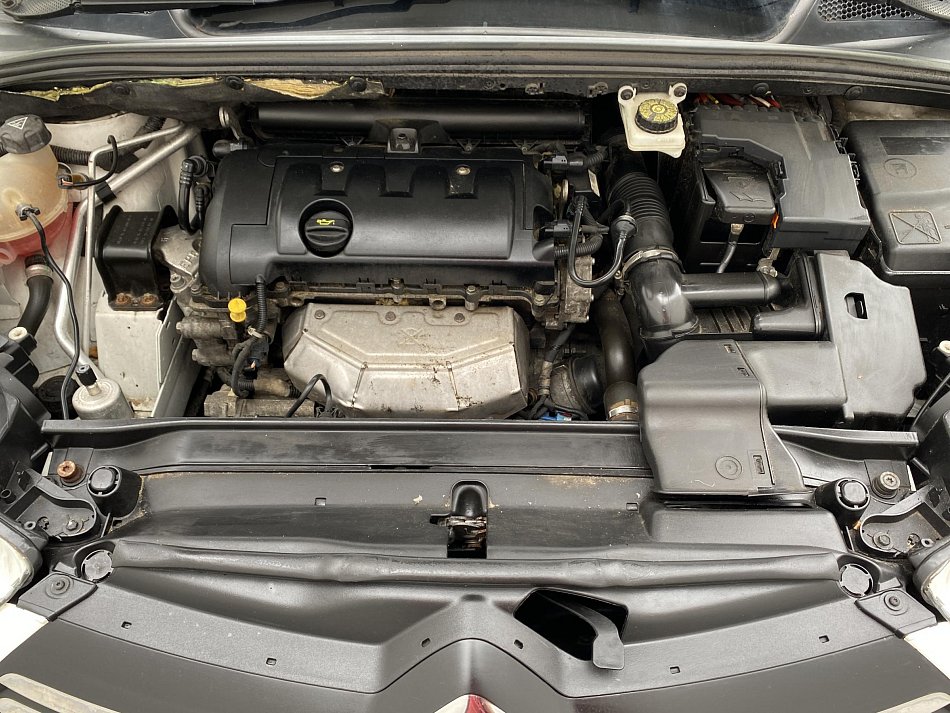 Citroën C4 1.4i 