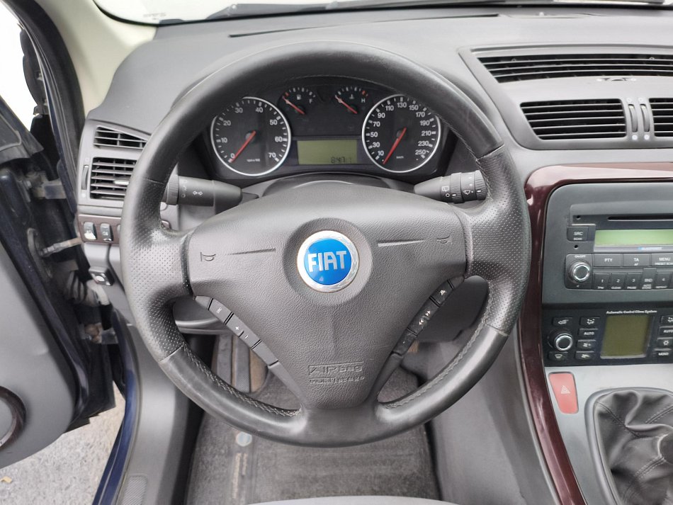Fiat Croma 2.2i 