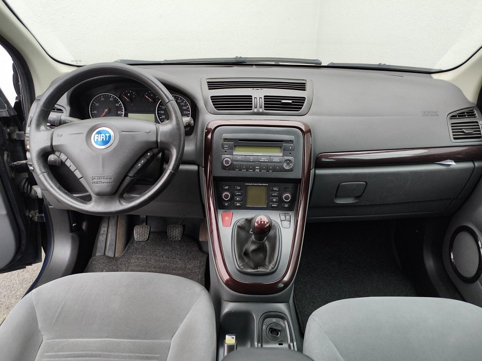 Fiat Croma 2.2i 