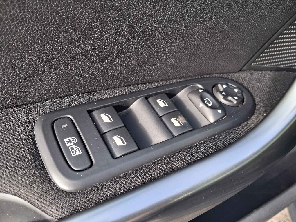 Peugeot 308 1.6 VTi 