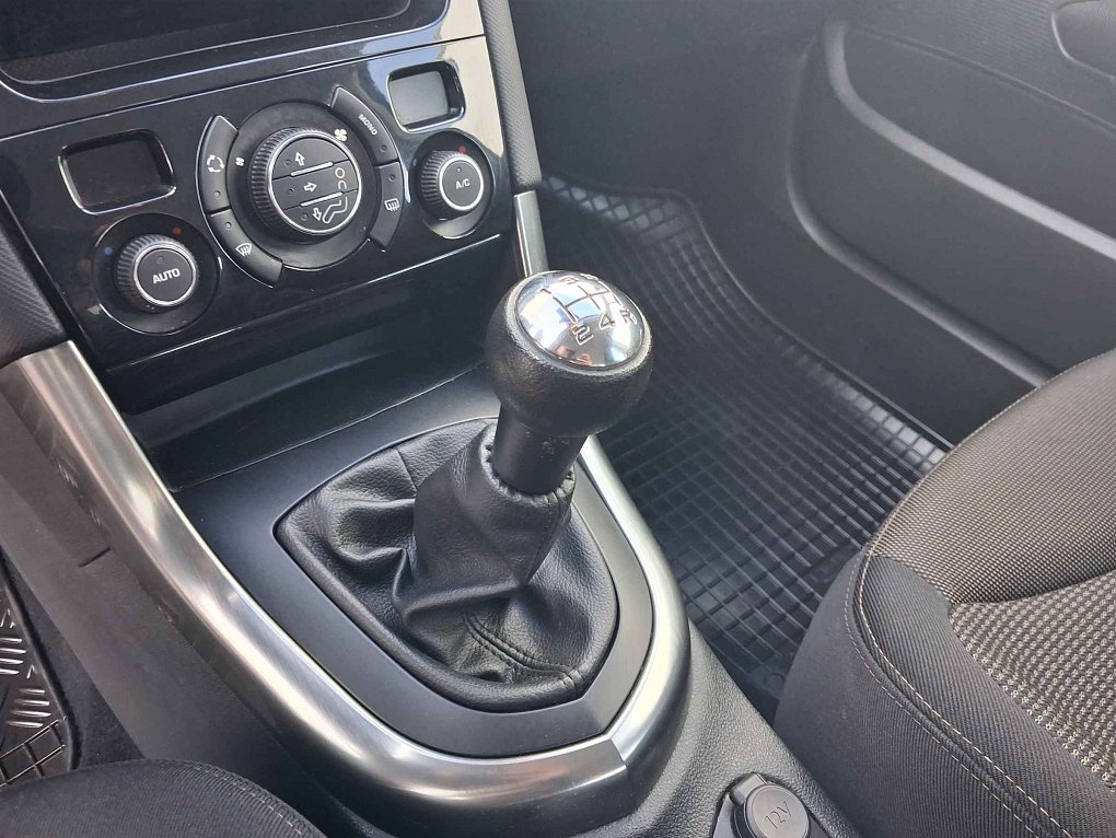 Peugeot 308 1.6 VTi 
