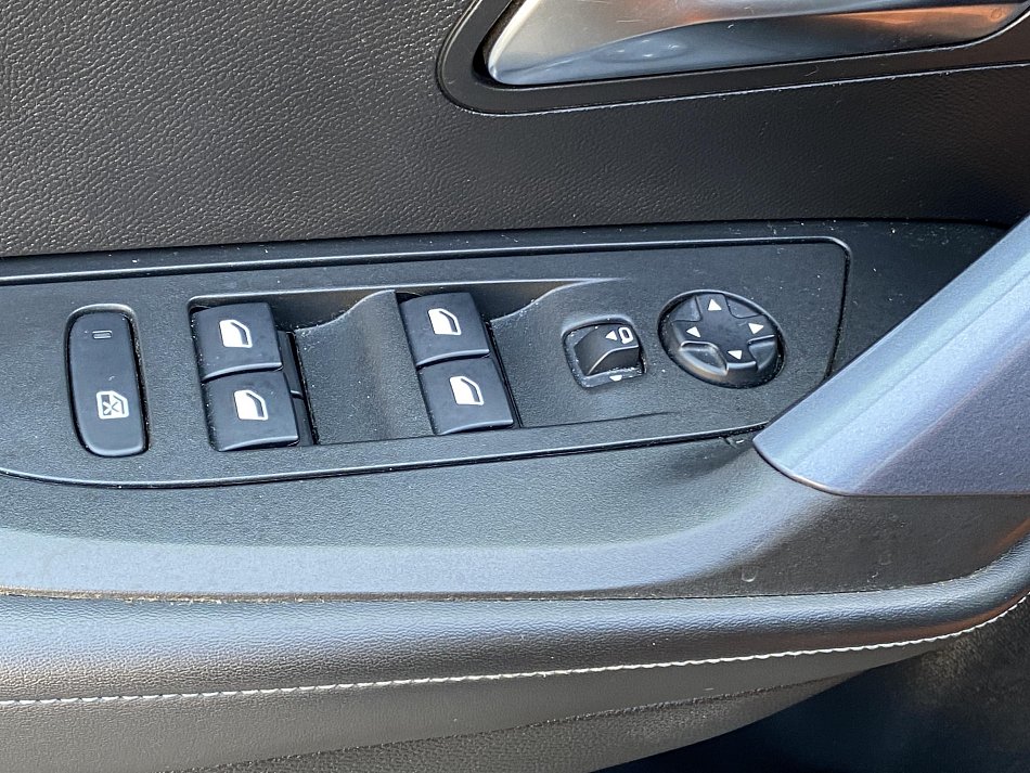 Peugeot 2008 1.2PT 