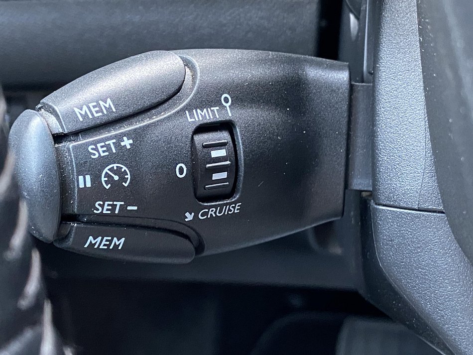 Peugeot 2008 1.2PT 