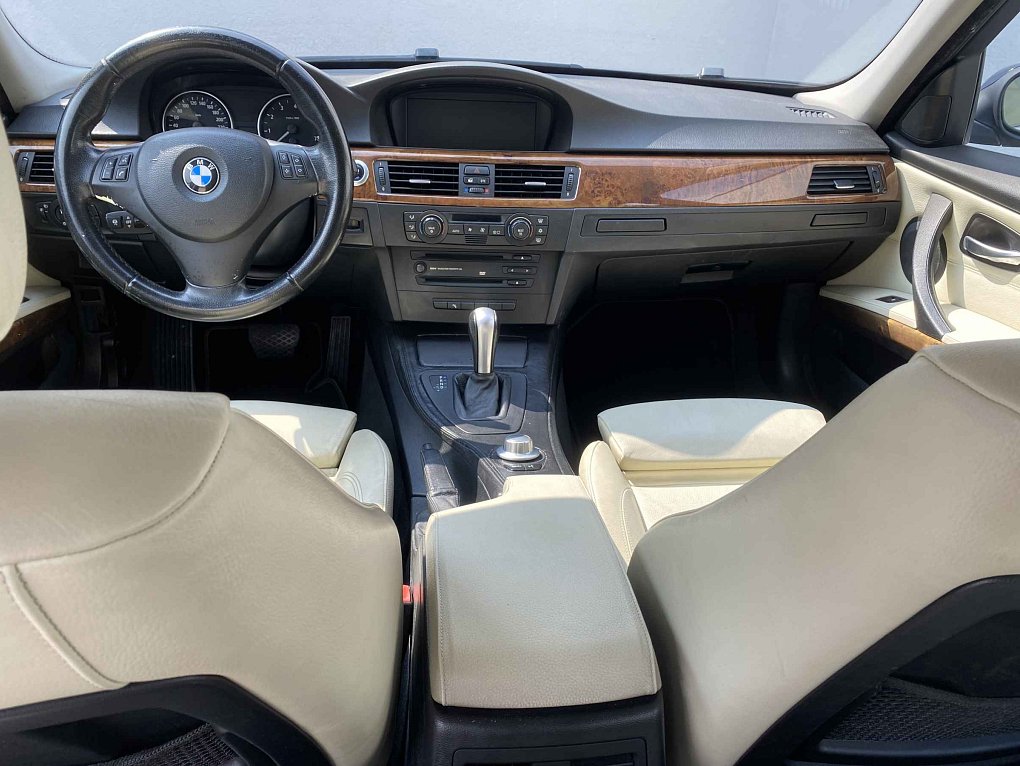 BMW Řada 3 3.0 i 