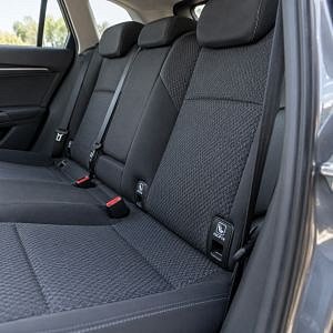 Dětská autosedačka upnutá do kotev Isofix na zadním sedadle