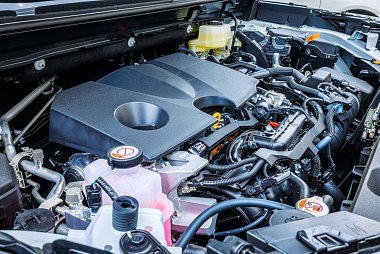 Motorový prostor ojetého vozu se spolehlivou motorizací TSI
